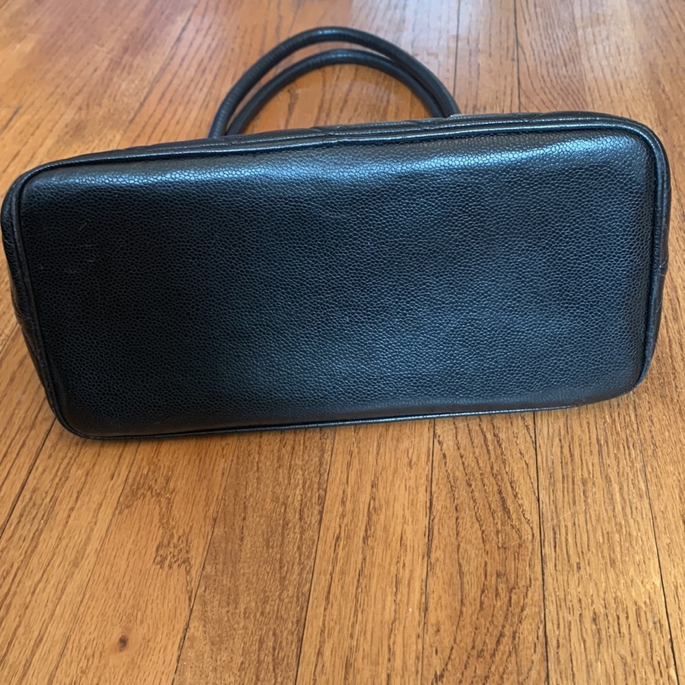 CHANEL Medallion Caviar Tote - Picture 4 of 15